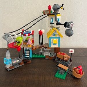 Lego *RETIRED* 75824 Angry Birds Pig City Tear Down 386 pcs Ages 7-14